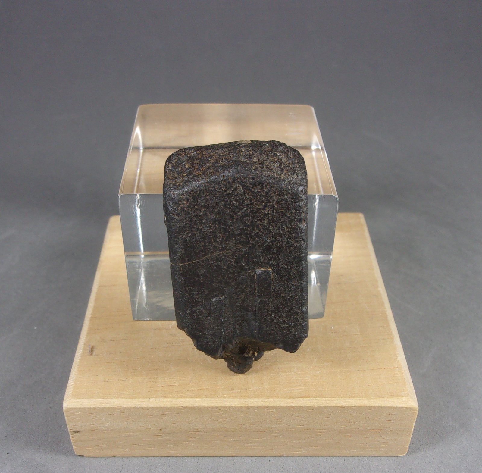 Columbita-Tantalita
4,1 x 2,2 x 1,5 cm.  54,5 g.
(Autor: J. G. Alcolea)