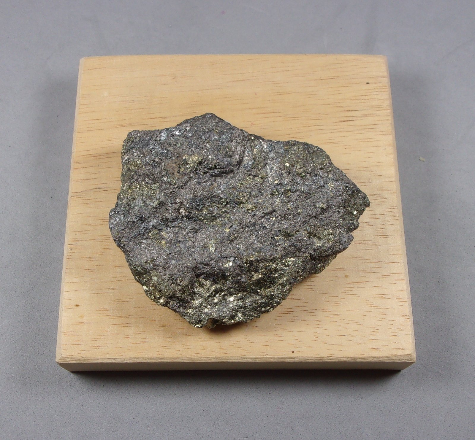 Colusita
6 x 5 x 2,3 cm.
(Autor: J. G. Alcolea)