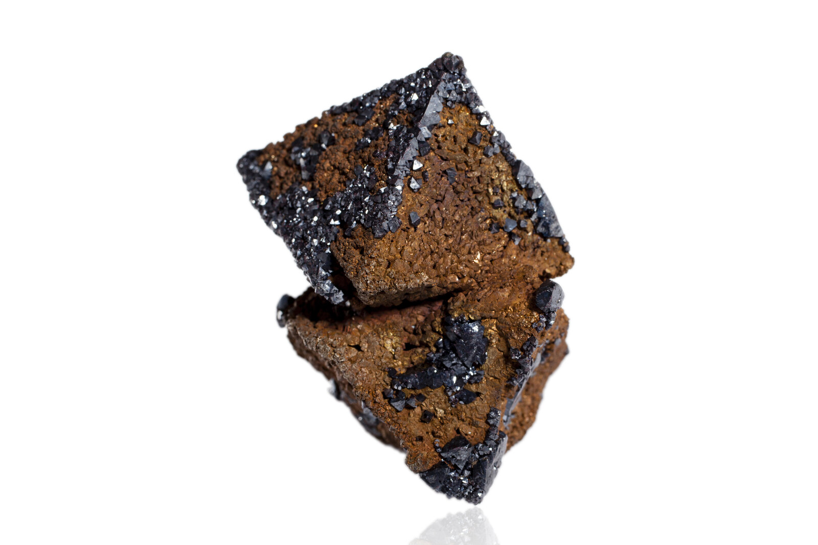 Cobre pseudo Cuprita y con Cuprita
Rubtsovsk Mine, Rubtsovsky District, Altai Krai, Russia
5 x 6 x 6 cm
(Autor: Museo mim)