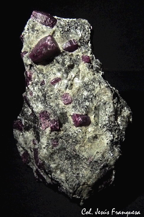 Corindón (variedad rubí)
100x70 mm.
(Autor: Jesus Franquesa Baucells)