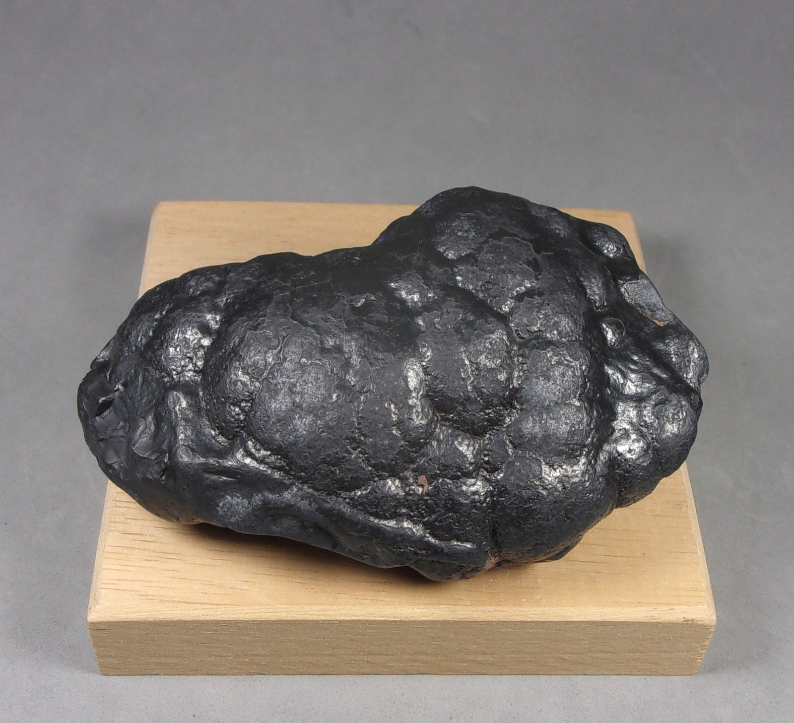 óxidos de manganeso
8,7 x 4,9 x 3,4 cm. 319,2 g.
(Autor: J. G. Alcolea)