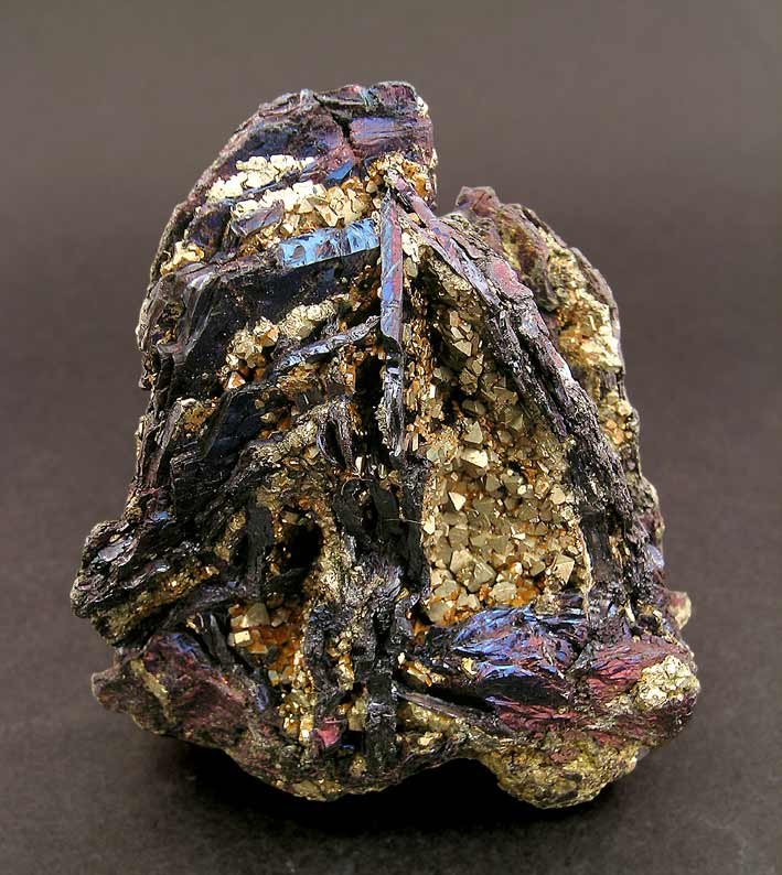 Covellita
5 × 4.3 × 4.2 cm.
(Autor: Antonio P. López)