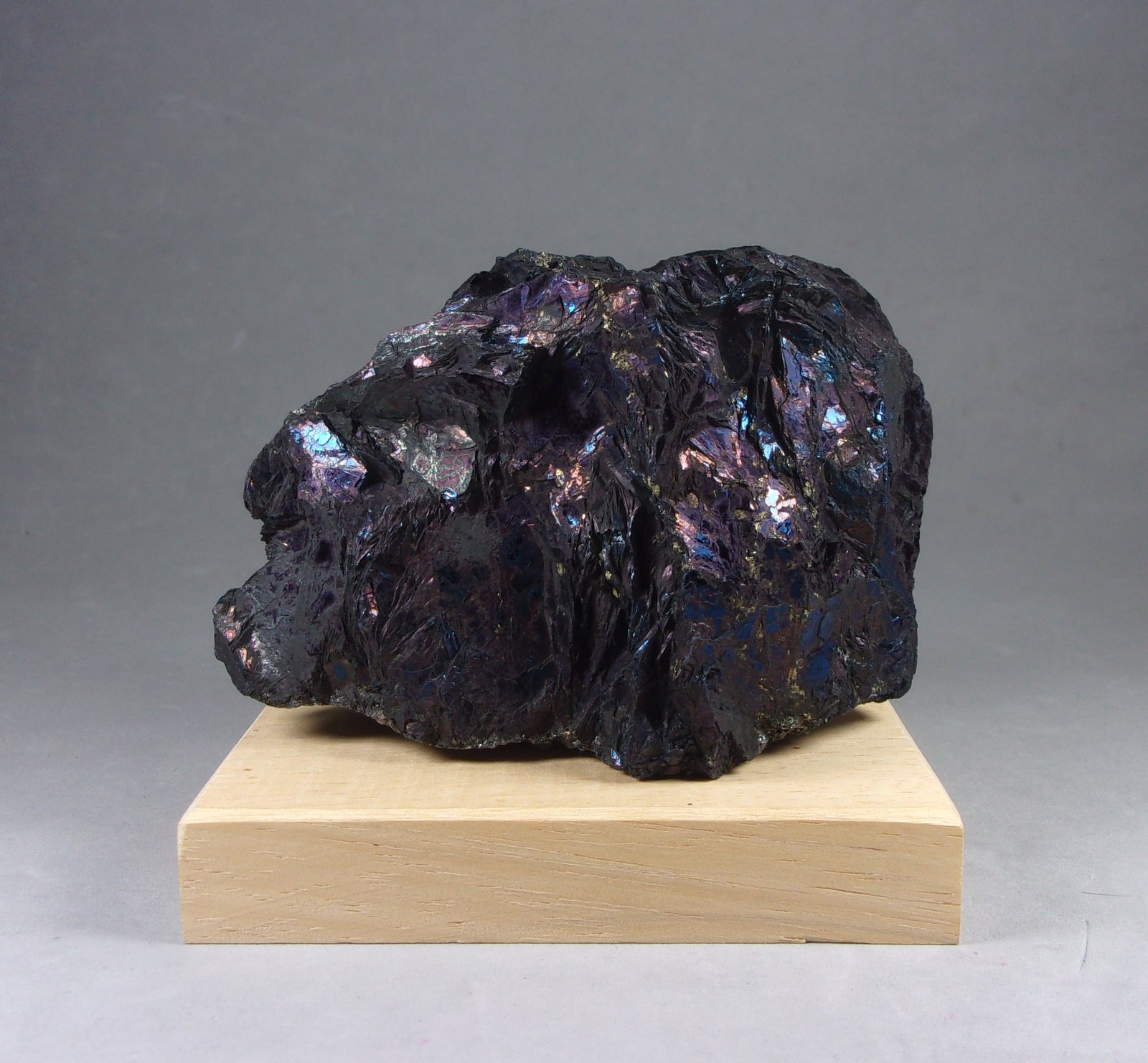 Covellita
9 x 6,4 x 6,3 cm.
(Autor: J. G. Alcolea)