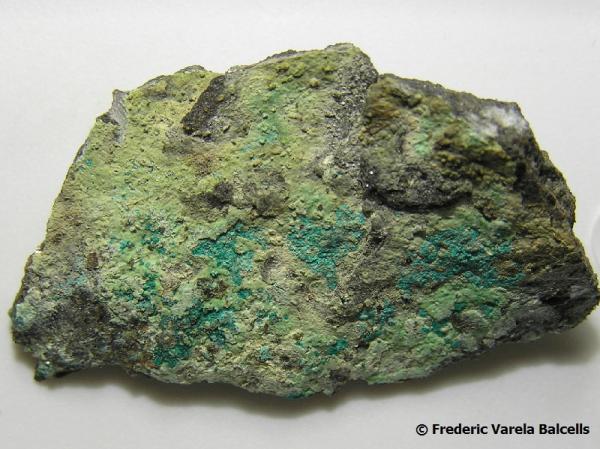 Cuprosklodowskita,
3,7 x 2,3 x 0,8 cm.
(Autor: Frederic Varela)