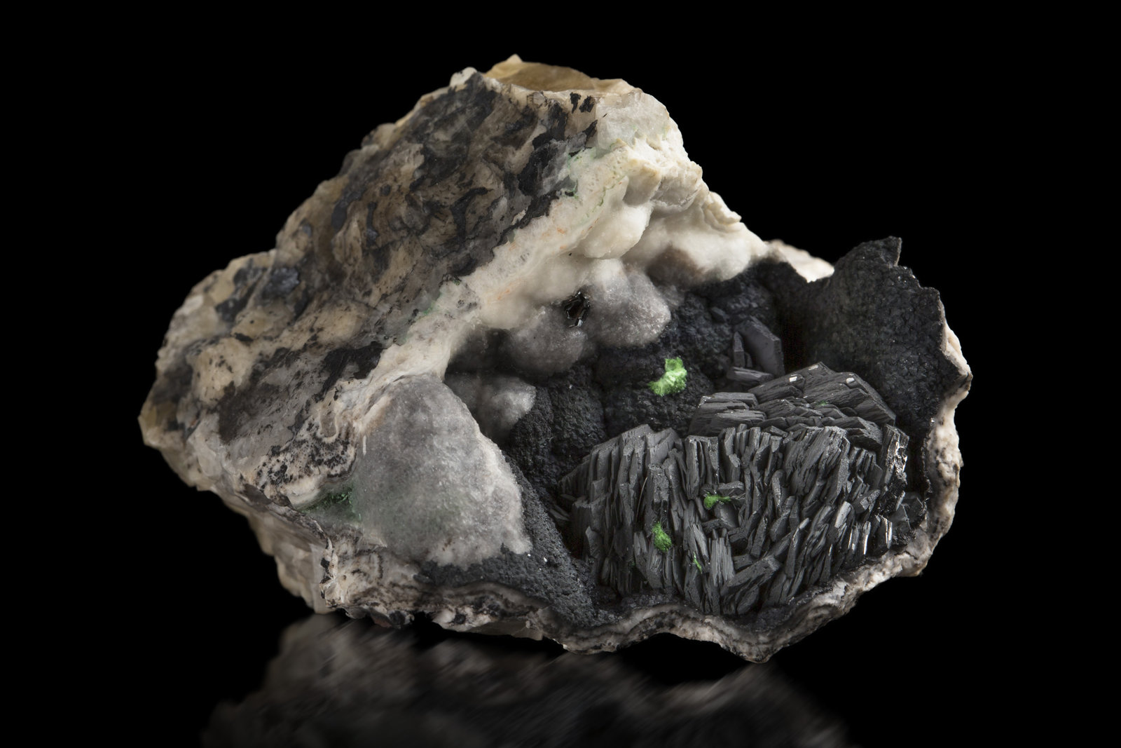 Crednerita
4.5 x 5 x 3.5 cm / cristal principal: 0.5 cm
(Autor: Museo MIM)