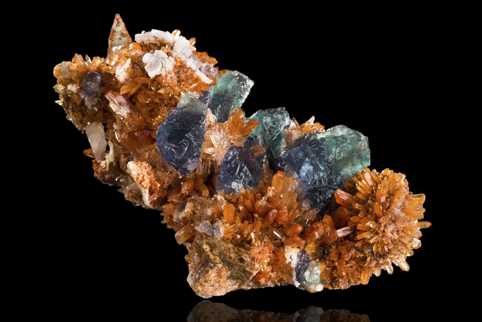 Creedita con Fluorita
20 x 10 x 10 cm / Cristal principal: 1.7 cm
(Autor: Museo MIM)