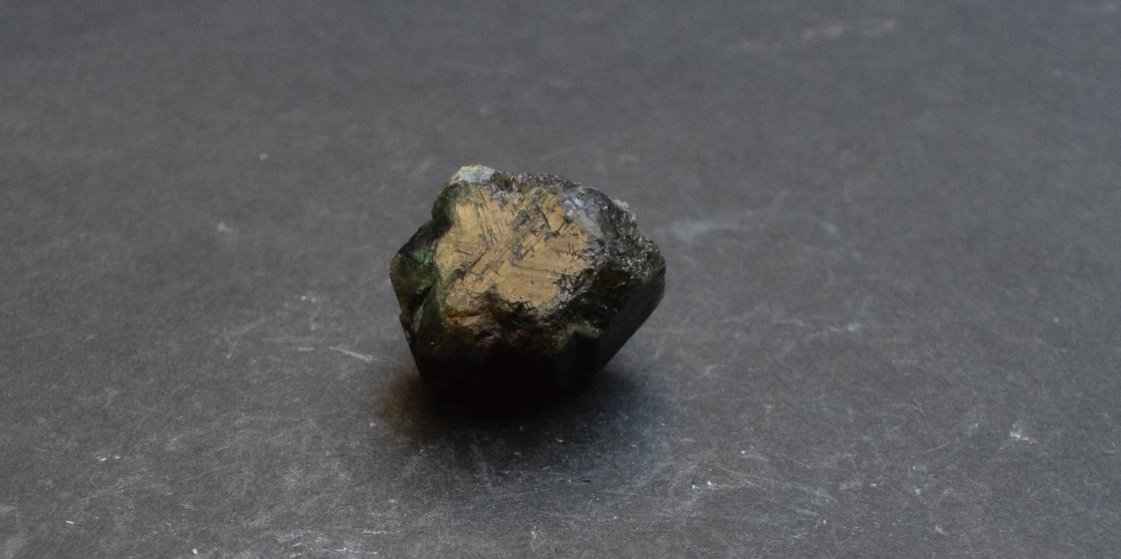 Crisoberilo (variedad alejandrita)
2,5 x 1,5 x 1,5 cm
(Autor: Antonio Alcaide)
