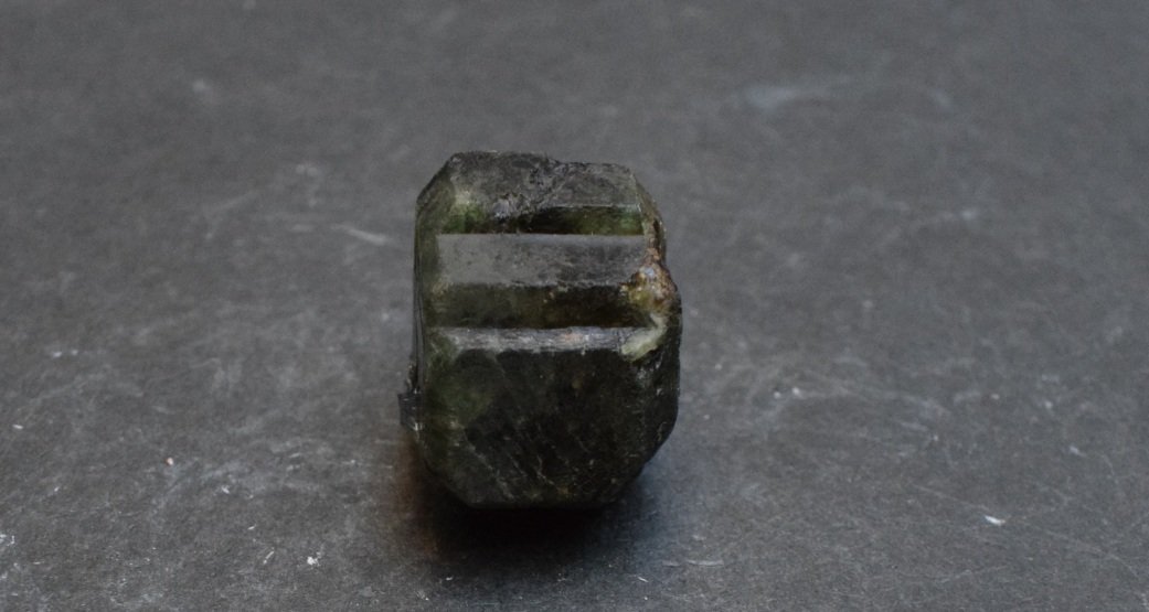 Crisoberilo (variedad alejandrita)
2,5 x 1,5 x 1,5 cm
(Autor: Antonio Alcaide)