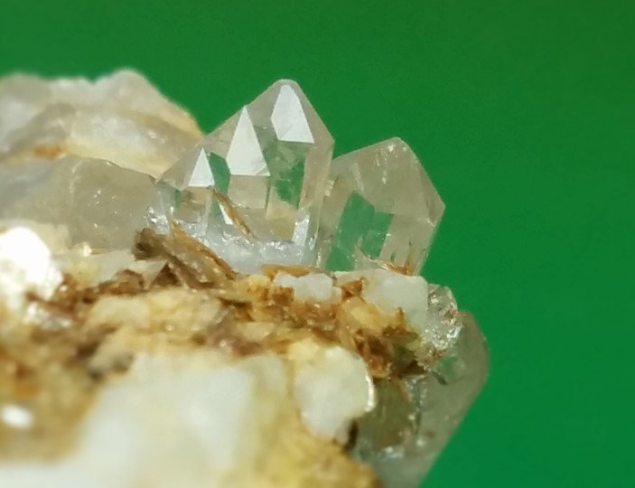 Cuarzo
8 x 5 mm
(Autor: FranHB)