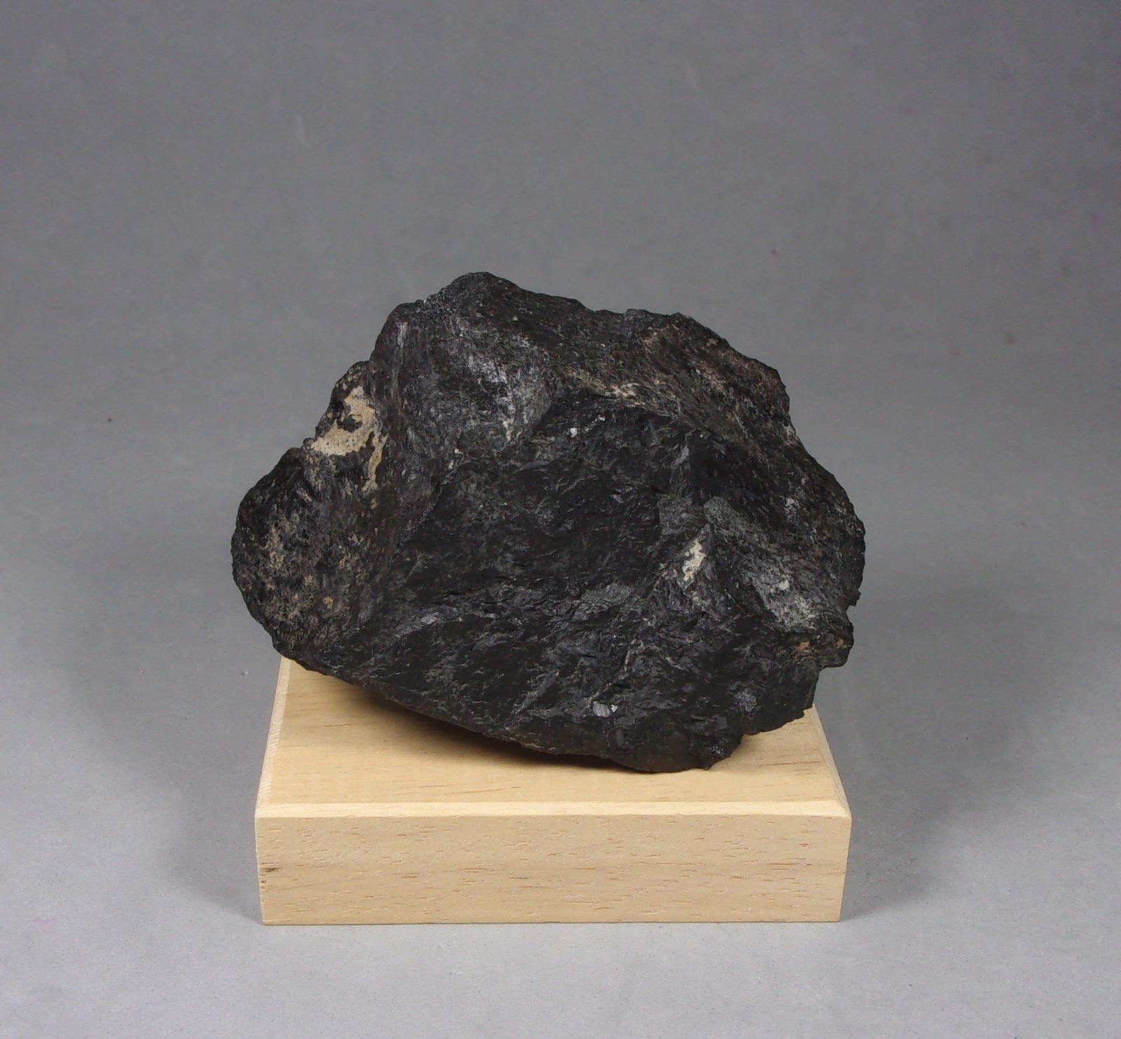 Cromita
7,2 x 4,7 x 2,8 cm.
(Autor: J. G. Alcolea)