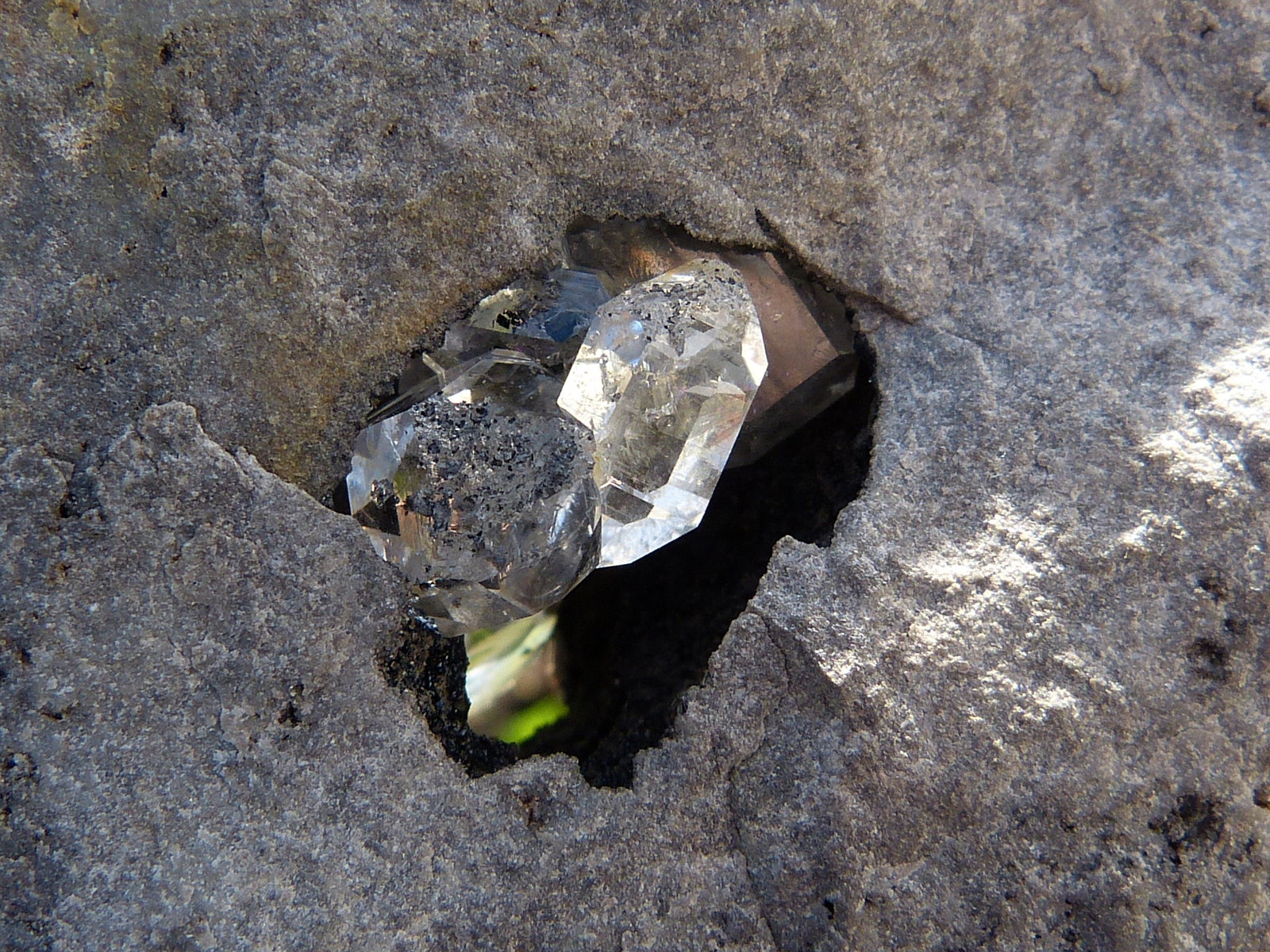 Cuarzo (variedad herkimer)
Apertura de la cavidad: 2,5 cm
(Autor: nerofis2)