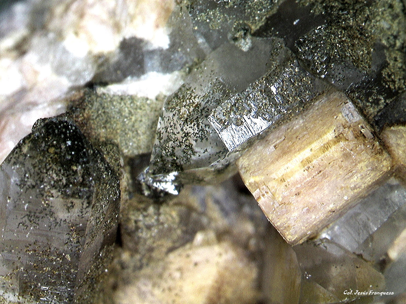 Cuarzo y Microclina.
4´095 x 2´658 mm.
(Autor: Jesus Franquesa Baucells)