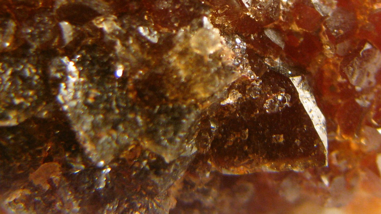 Cuarzo (variedad citrino)
60 x 32 x 12 mm.
(Autor: José Luis Zamora)