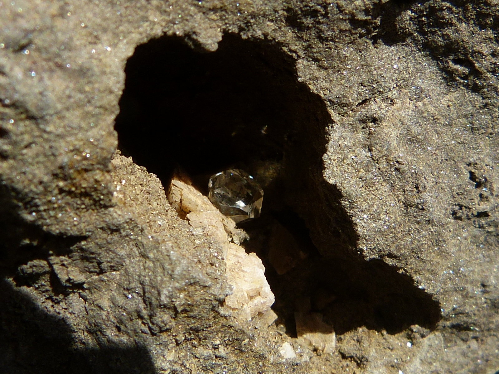 Cuarzo (variedad herkimer)
Apertura de la cavidad: 4 cm
(Autor: nerofis2)