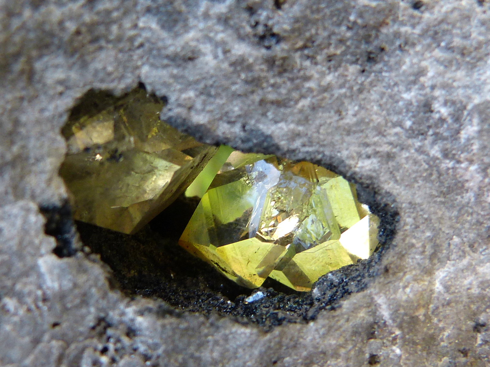 Cuarzo (variedad herkimer)
Apertura de la cavidad: 3 cm
(Autor: nerofis2)