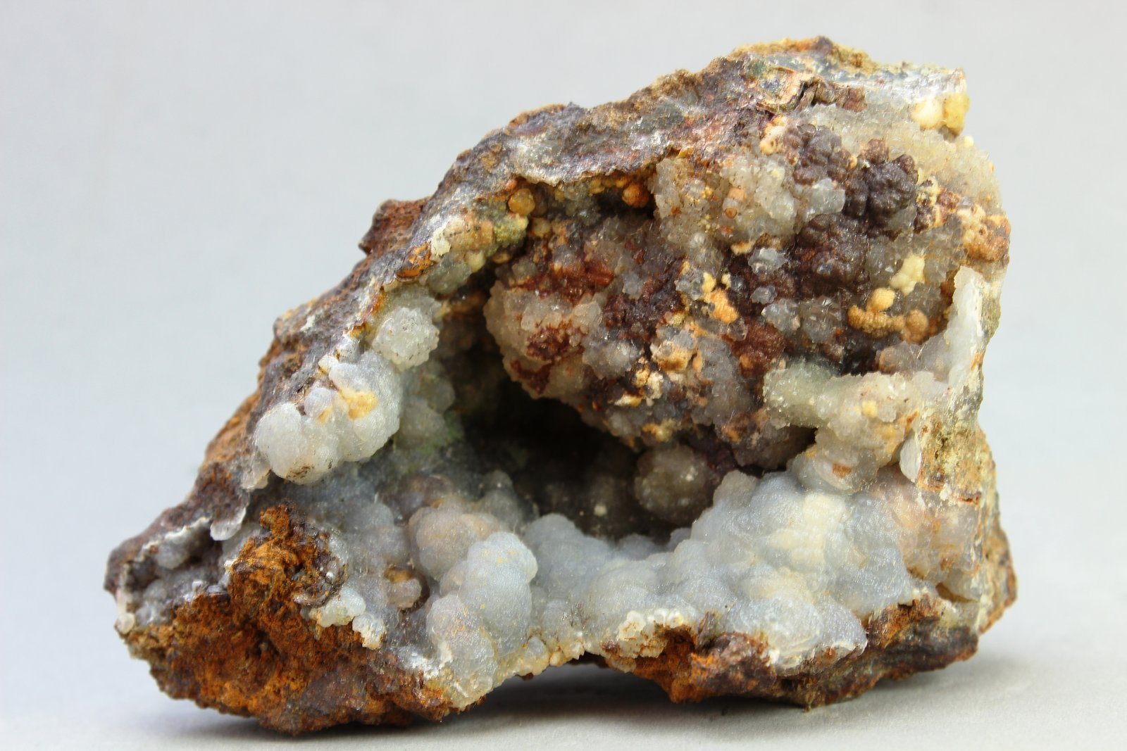 Cuarzo (variedad calcedonia)
68x40 mm
(Autor: Juan Espino)