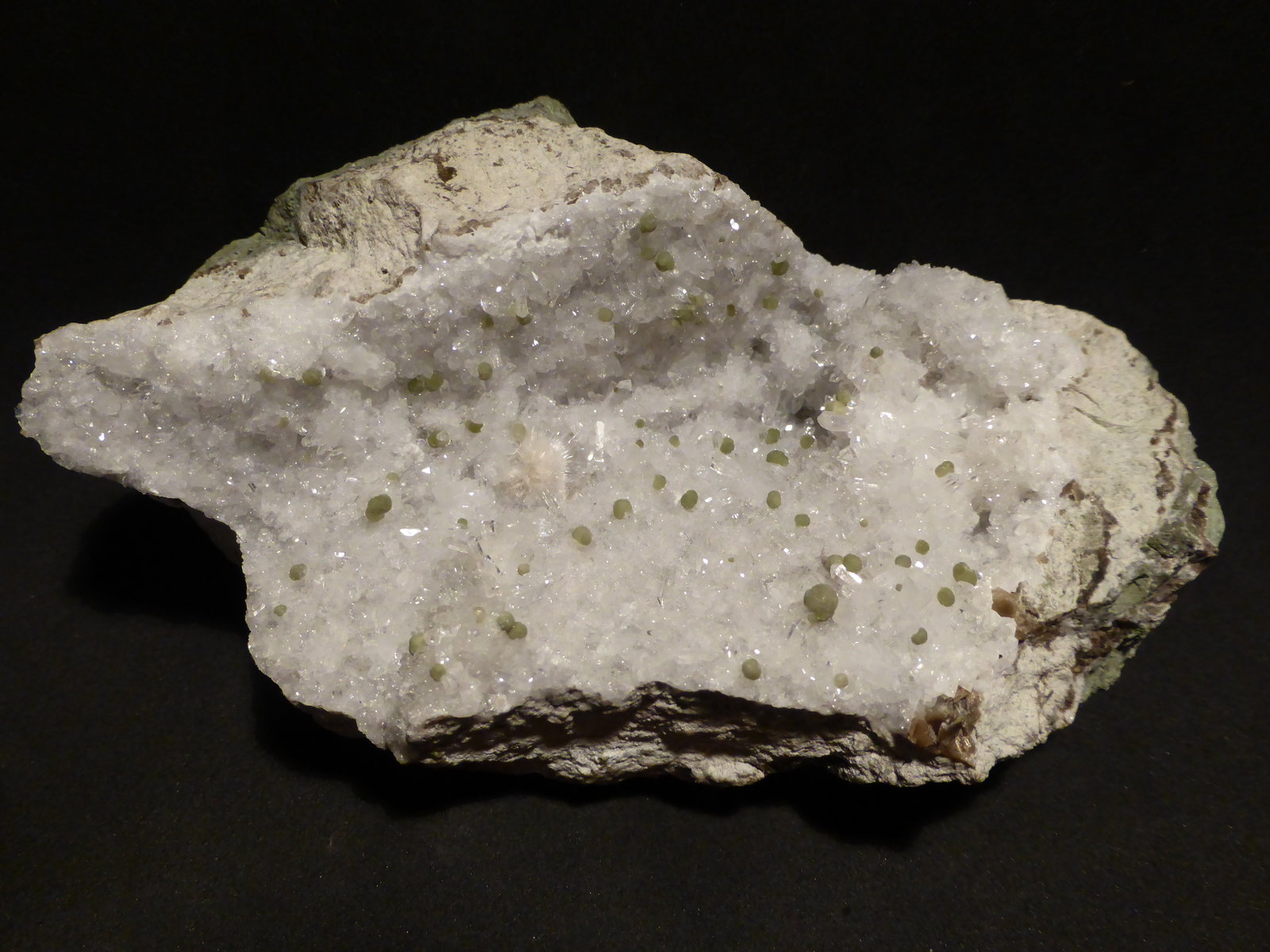 Cuarzo, Girolita y Okenita
12x7 cm
(Autor: Ander Ispizua Juan)