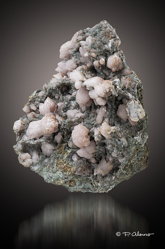 Cuarzo (variedad Cuarzo rosa)
12cm x 9,5cm x 8cm
(Autor: Pere Alonso)