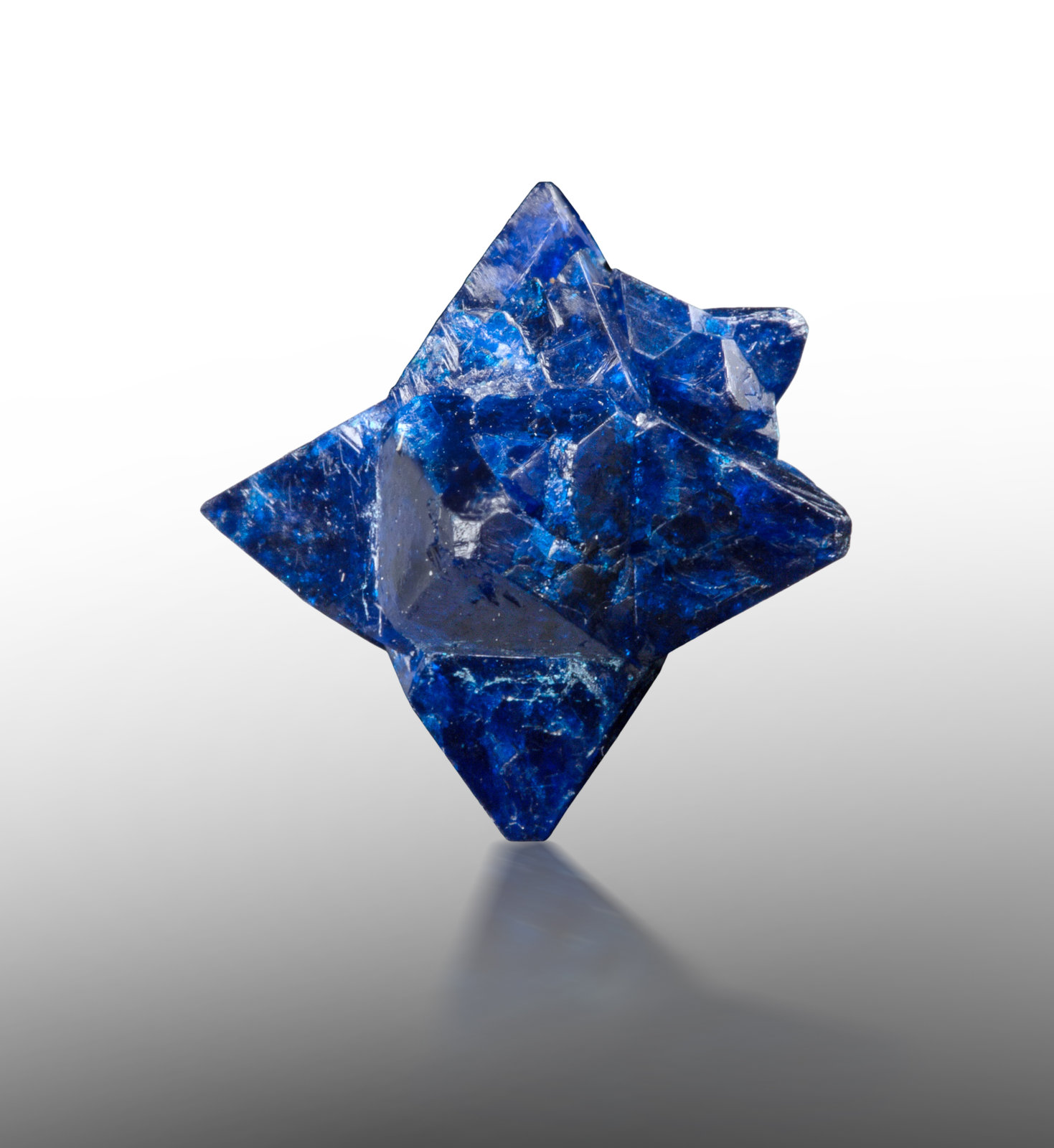 Cumengeíta [Cumengeite]
1.5 x 1.5 x 1.5 cm / cristal principal: 1.2 cm
(Autor: Museo MIM)