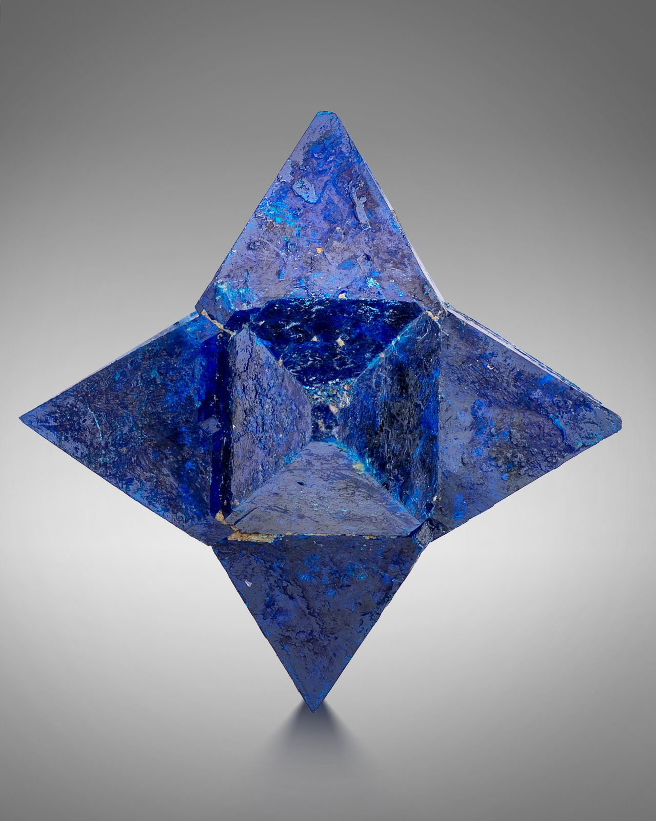 Cumengeíta
1.5 x 1.5 x 1.5 cm / cristal principal: 1.3 cm
(Autor: Museo MIM)