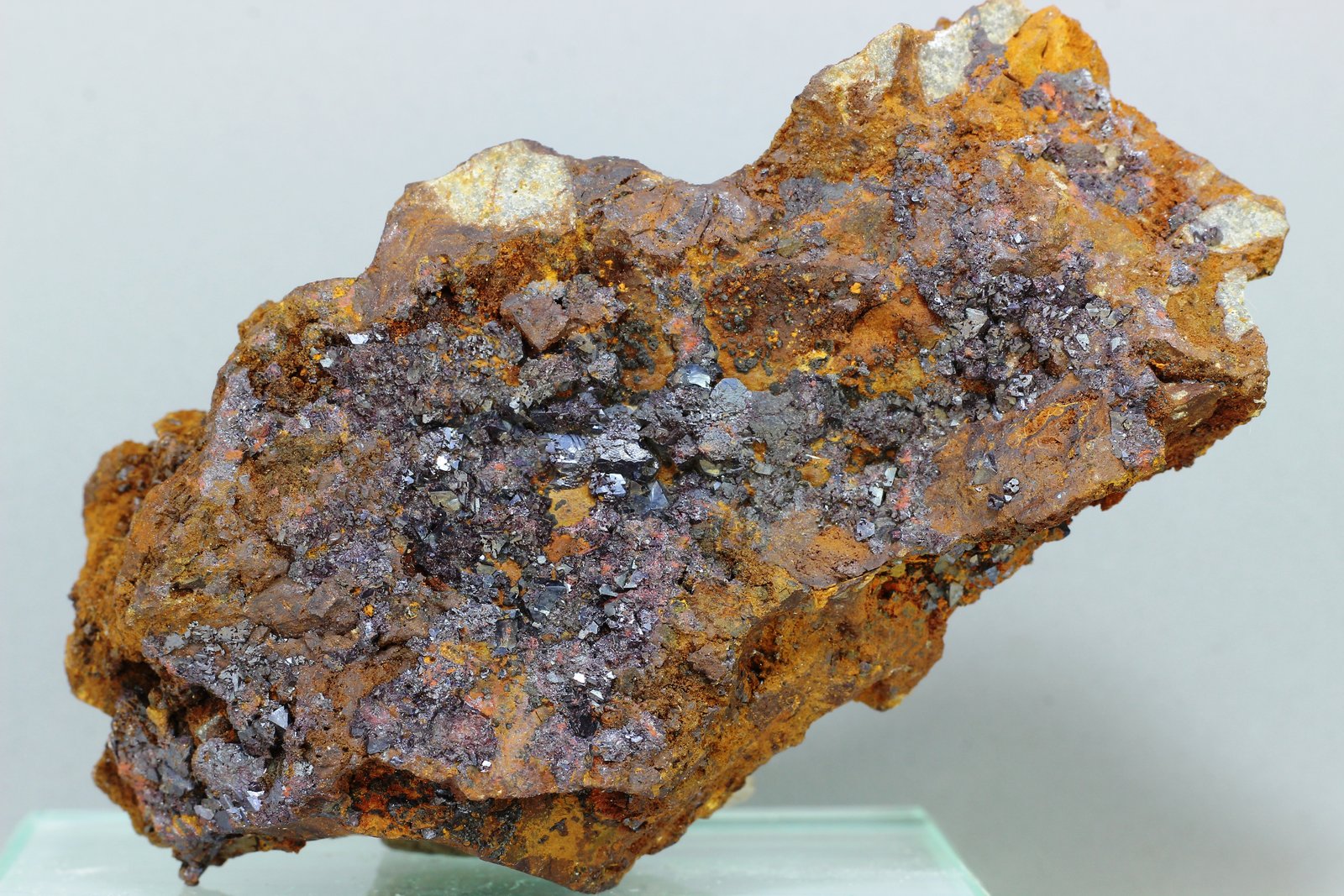 Cuprita
91x46 mm
(Autor: Juan Espino)