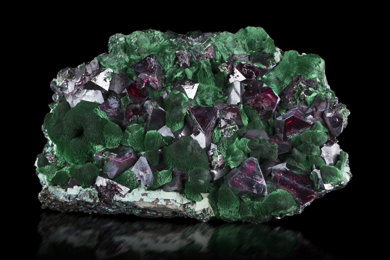 Cuprita con Malaquita
9 x 14.5 x 4 cm / cristal principal: 2.3 cm
(Autor: Museo MIM)