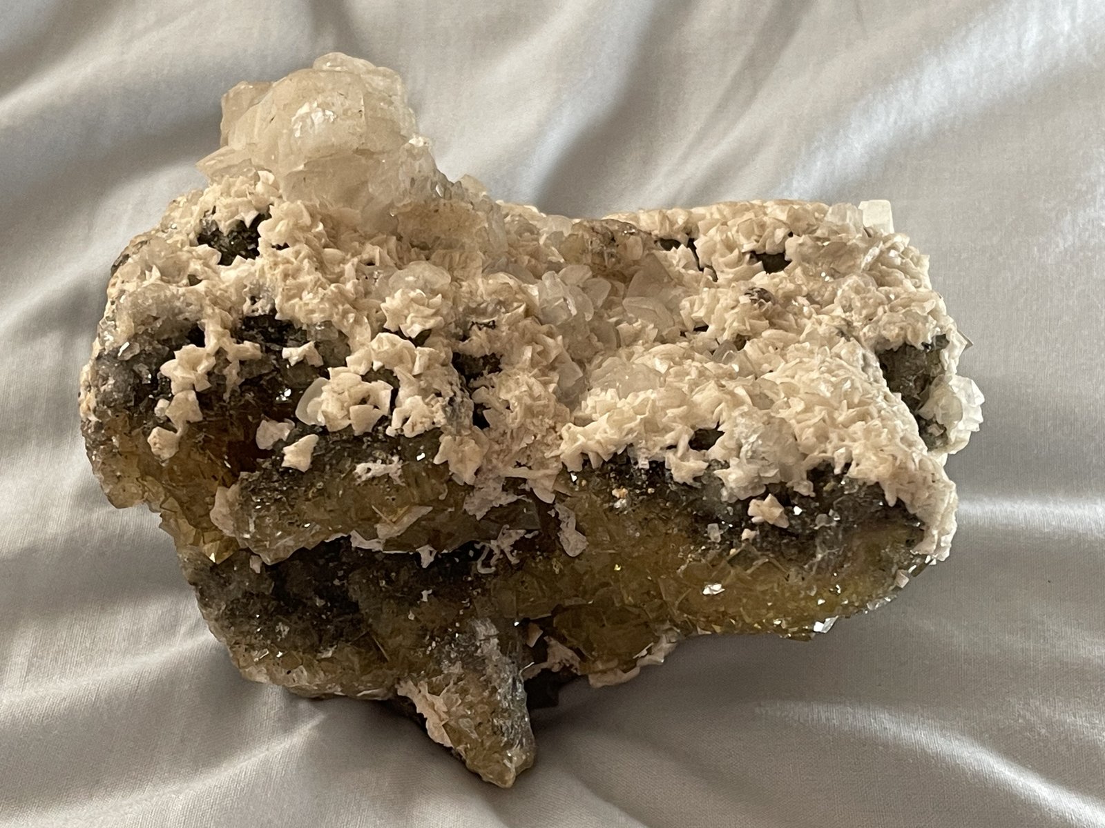 Fluorita, Calcita, Dolomita
13cm de largo y 8cm de alto
(Autor: castrominerals)