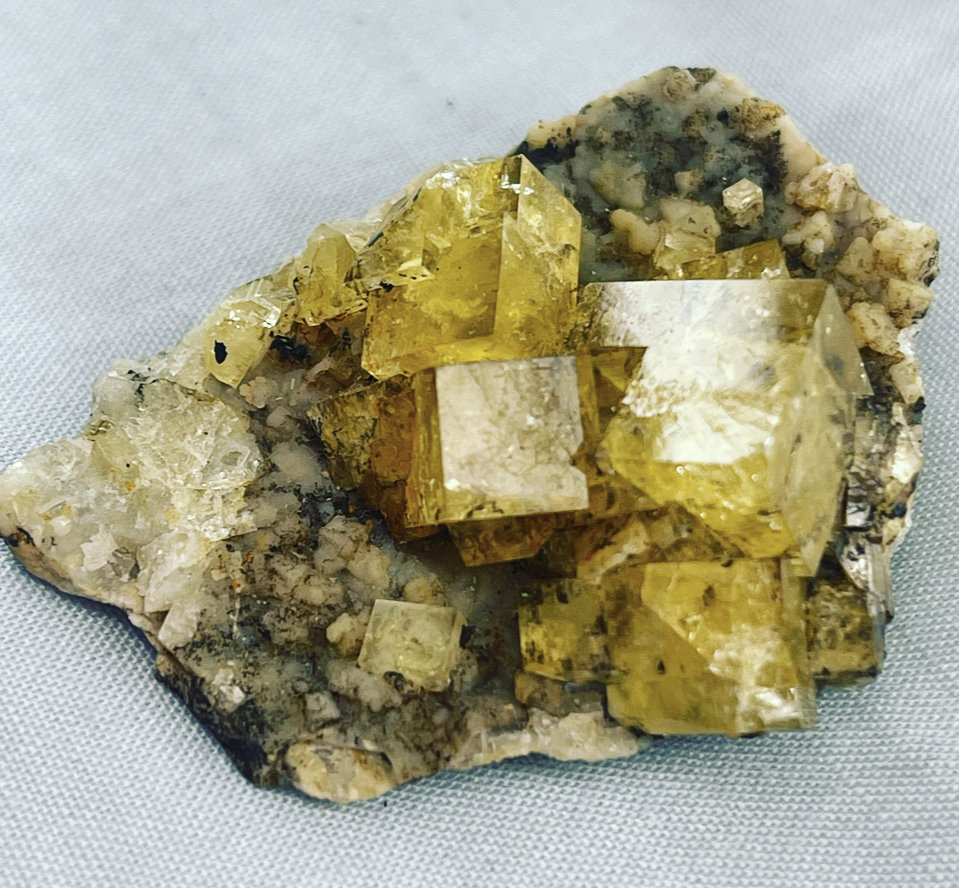 Fluorita
3,5cm de ancho y 1,5cm de alto
(Autor: castrominerals)