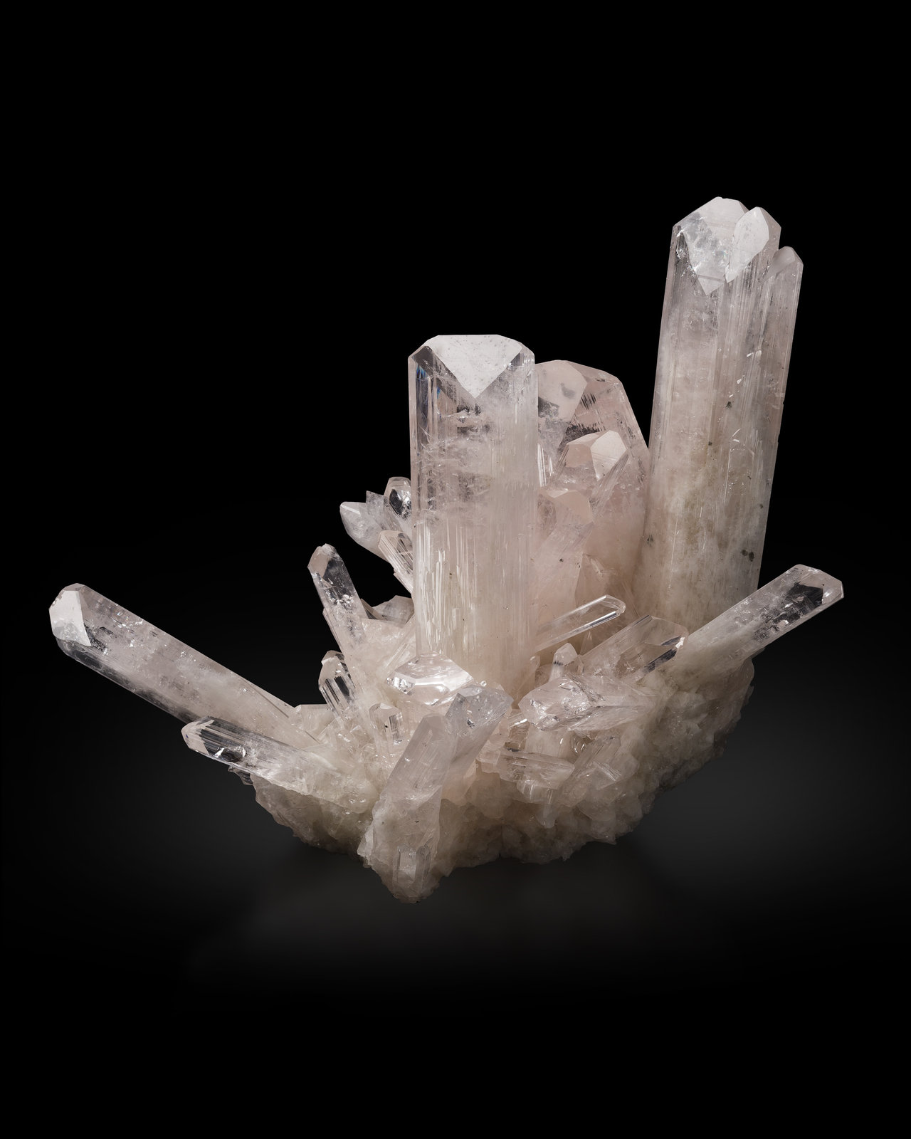Danburita
25 x 17 x 16 cm / Cristal principal: 14 cm
(Autor: Museo MIM)