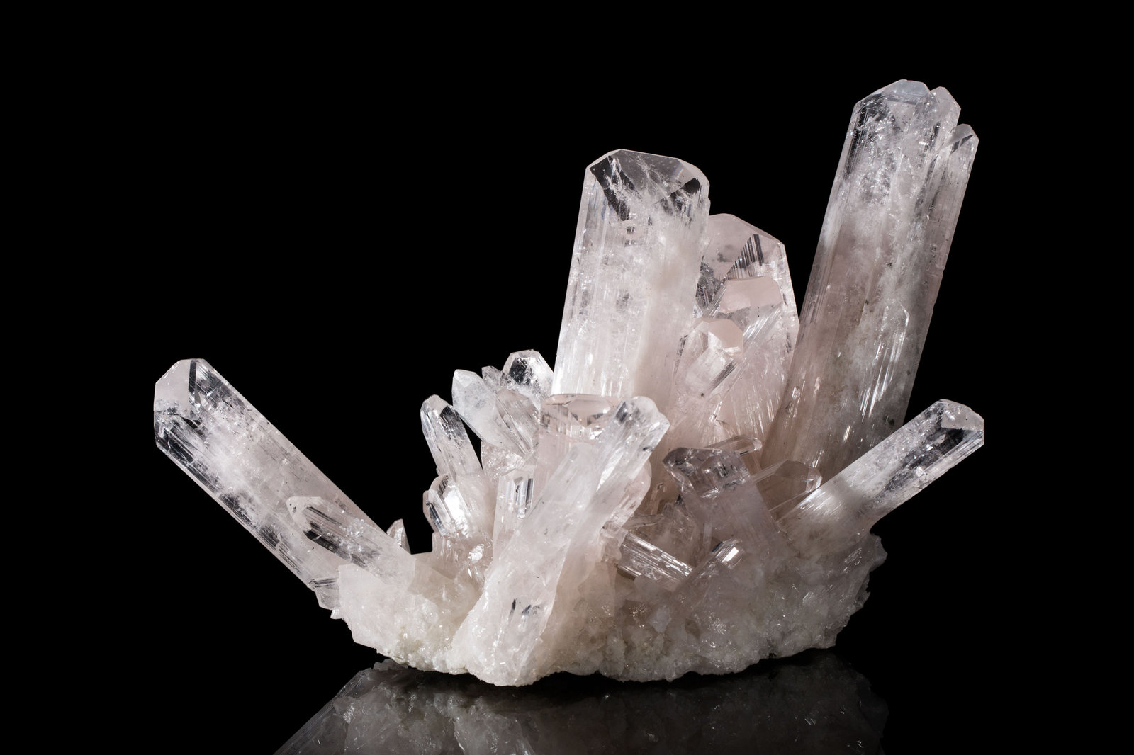 Danburita
25 x 17 x 16 cm / Cristal principal: 14 cm
(Autor: Museo MIM)