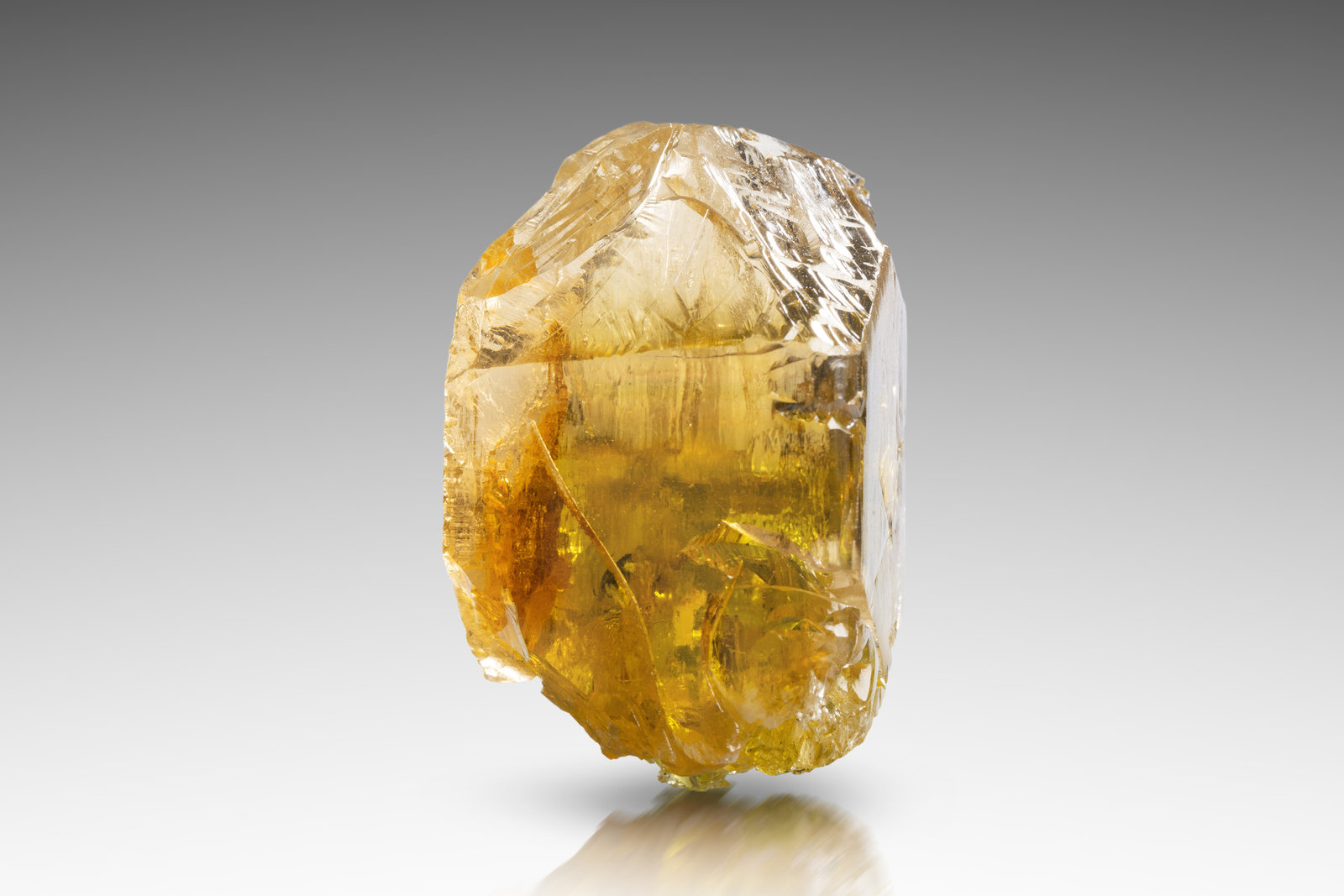 Danburita
2 x 2.5 x 4.5 cm / cristal principal: 4.2 cm
(Autor: Museo MIM)