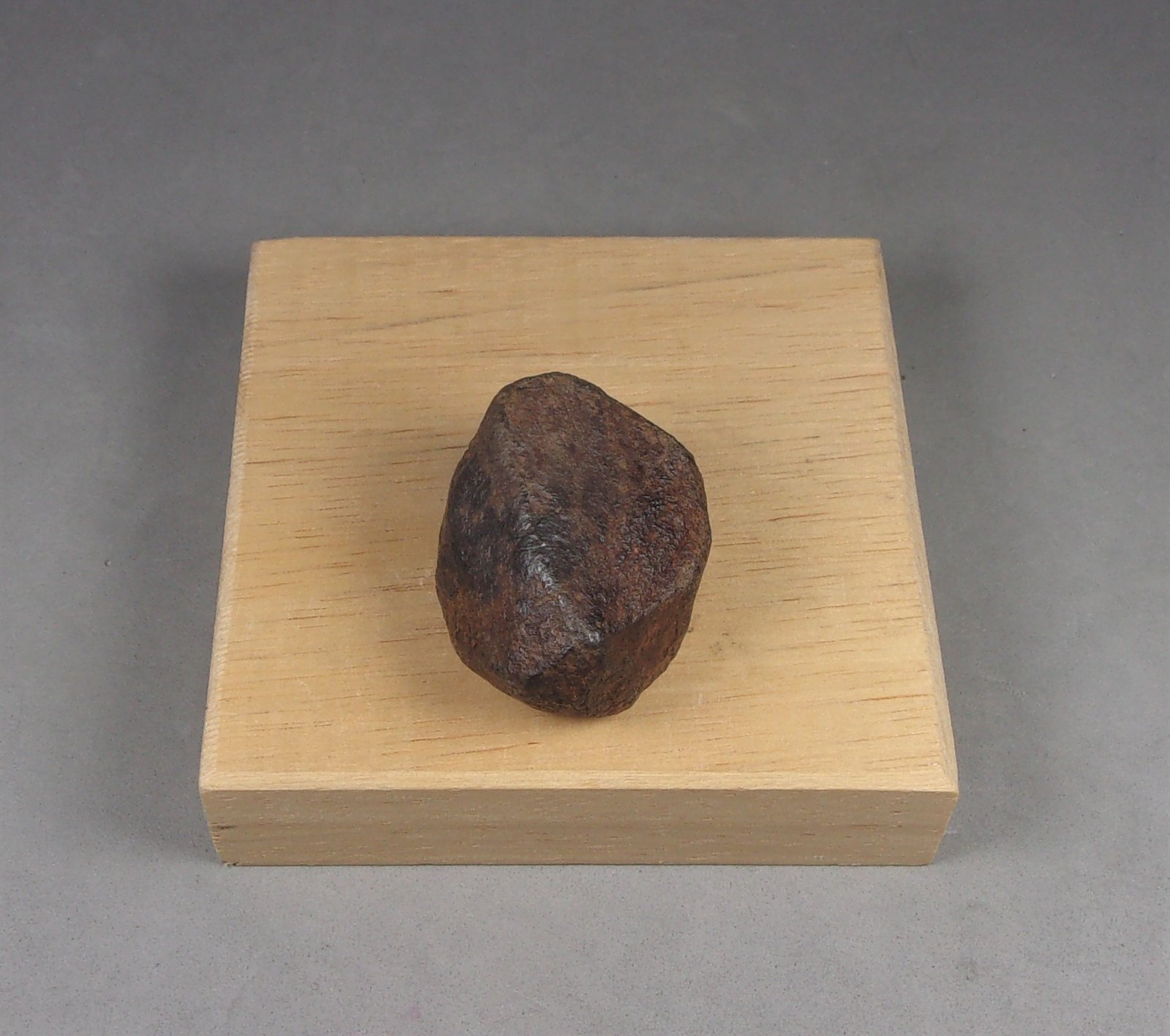 Davidita-(La)
3 x 2,3 x 1,8 cm.  23,72 g.
(Autor: J. G. Alcolea)