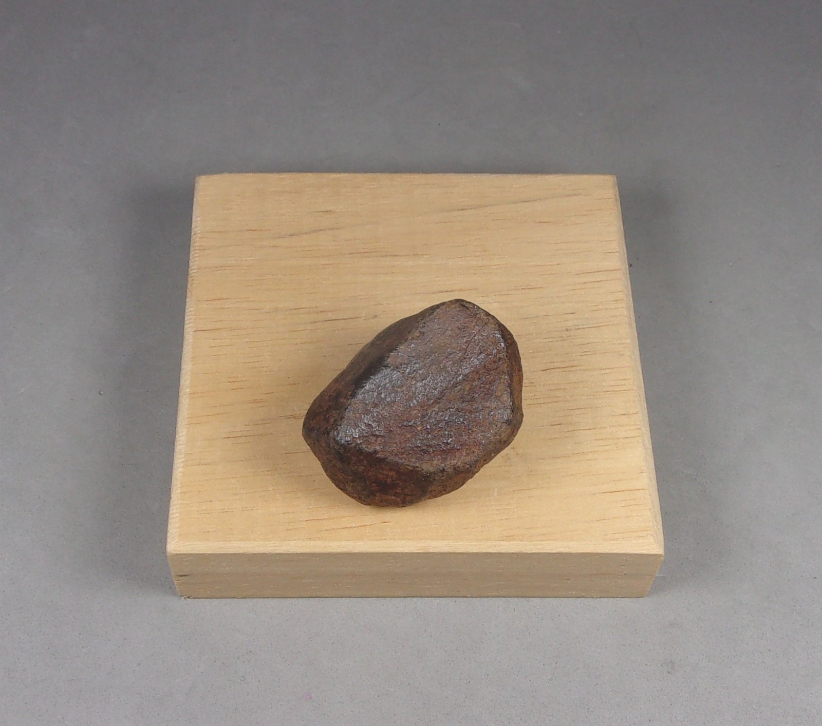 Davidita-(La)
3 x 2,3 x 1,8 cm.  23,72 g.
(Autor: J. G. Alcolea)