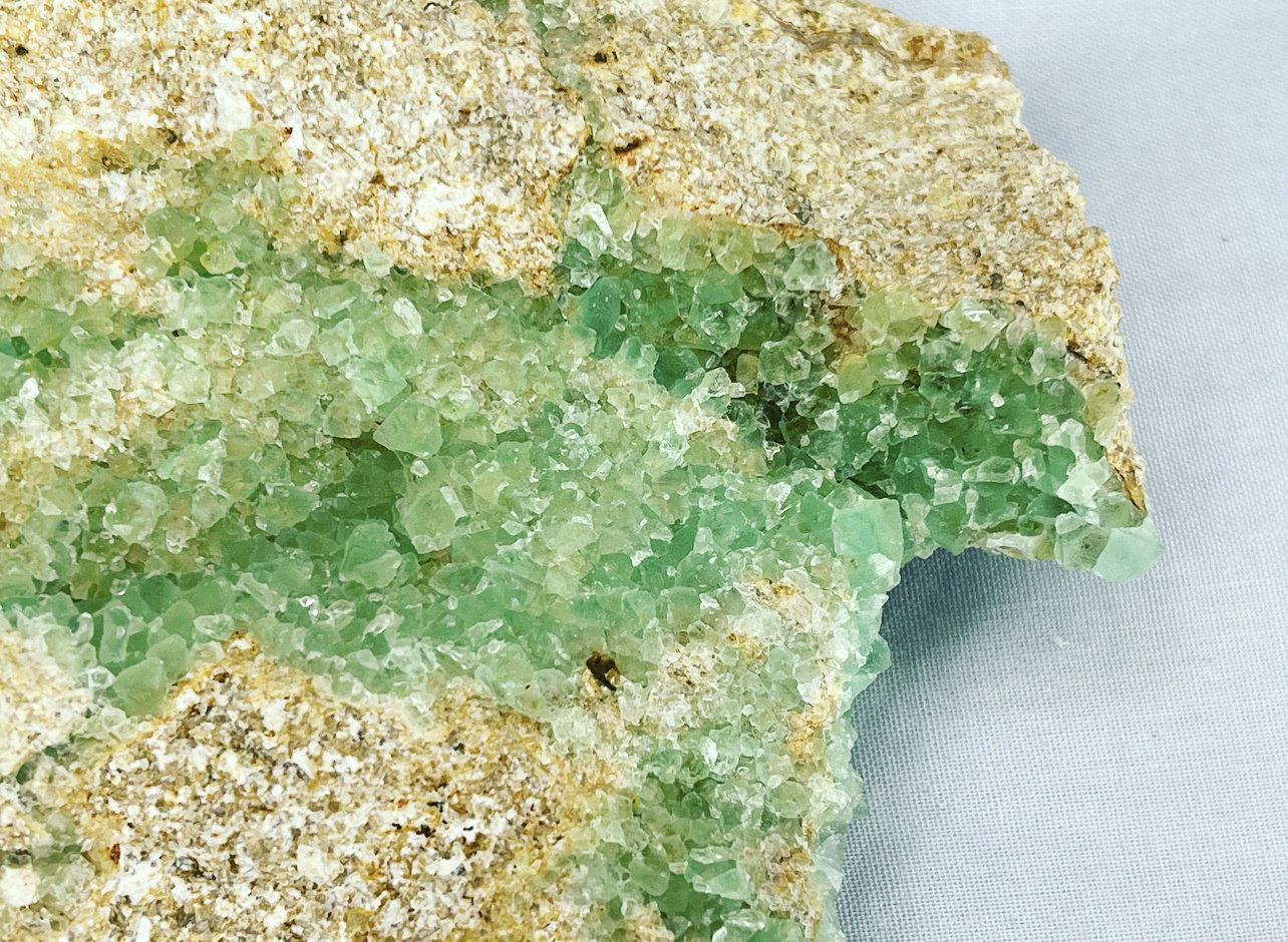 Fluorita
10,5cm de ancho y 12cm de alto
(Autor: castrominerals)