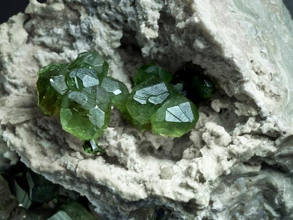 Granate Demantoid<br />14 x 10 cm
