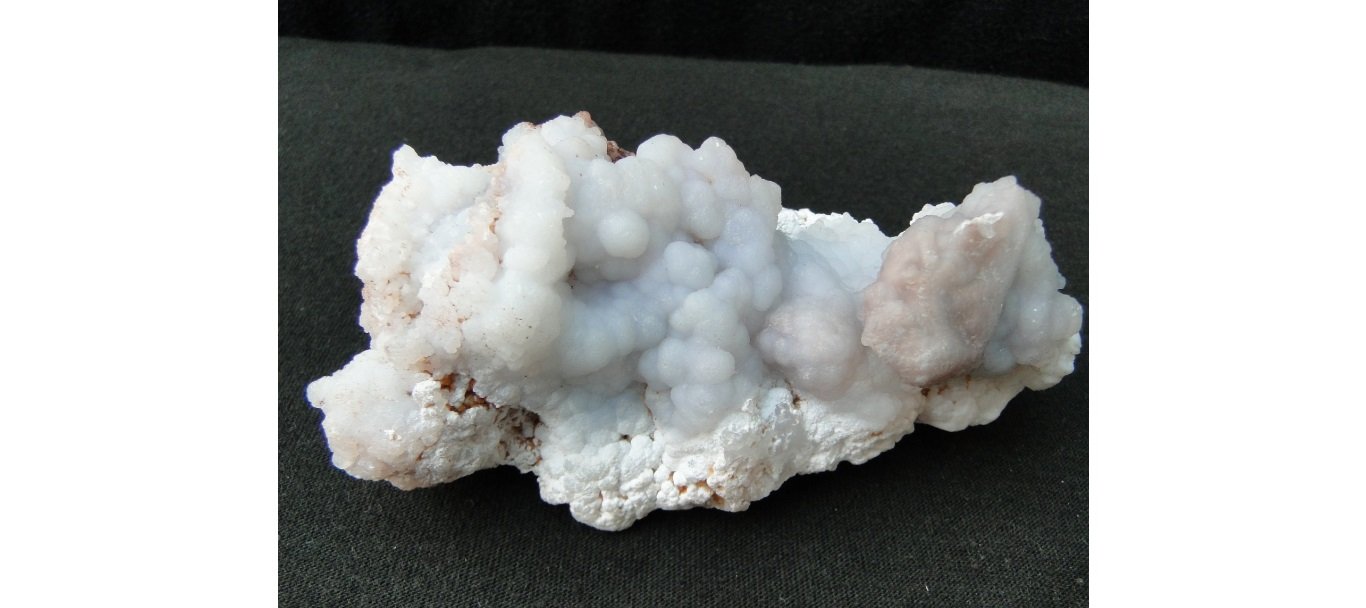 Cuarzo (variedad calcedonia)
10.3 cm x 5.3 cm x 4.3 cm
(Autor: L. Alejandro F.G.)