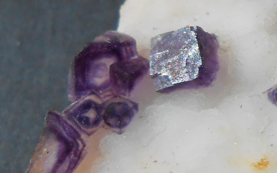 Fluorita
3,5 x 3 x 1 cm
(Autor: Antonio Alcaide)