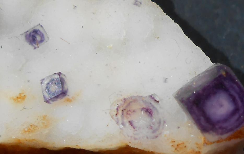 Fluorita
3,5 x 3 x 1 cm
(Autor: Antonio Alcaide)