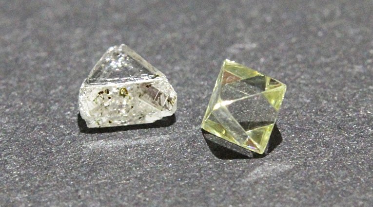 Diamante
4mm cada uno
(Autor: Ramon A  Lopez Garcia)