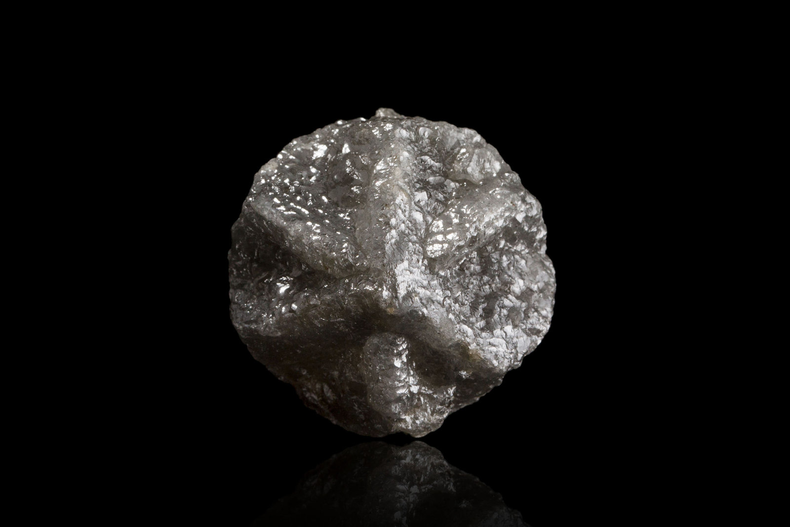 Diamante
4 x 4 x 3.5 cm / Cristal principal: 3.8 cm
(Autor: Museo MIM)