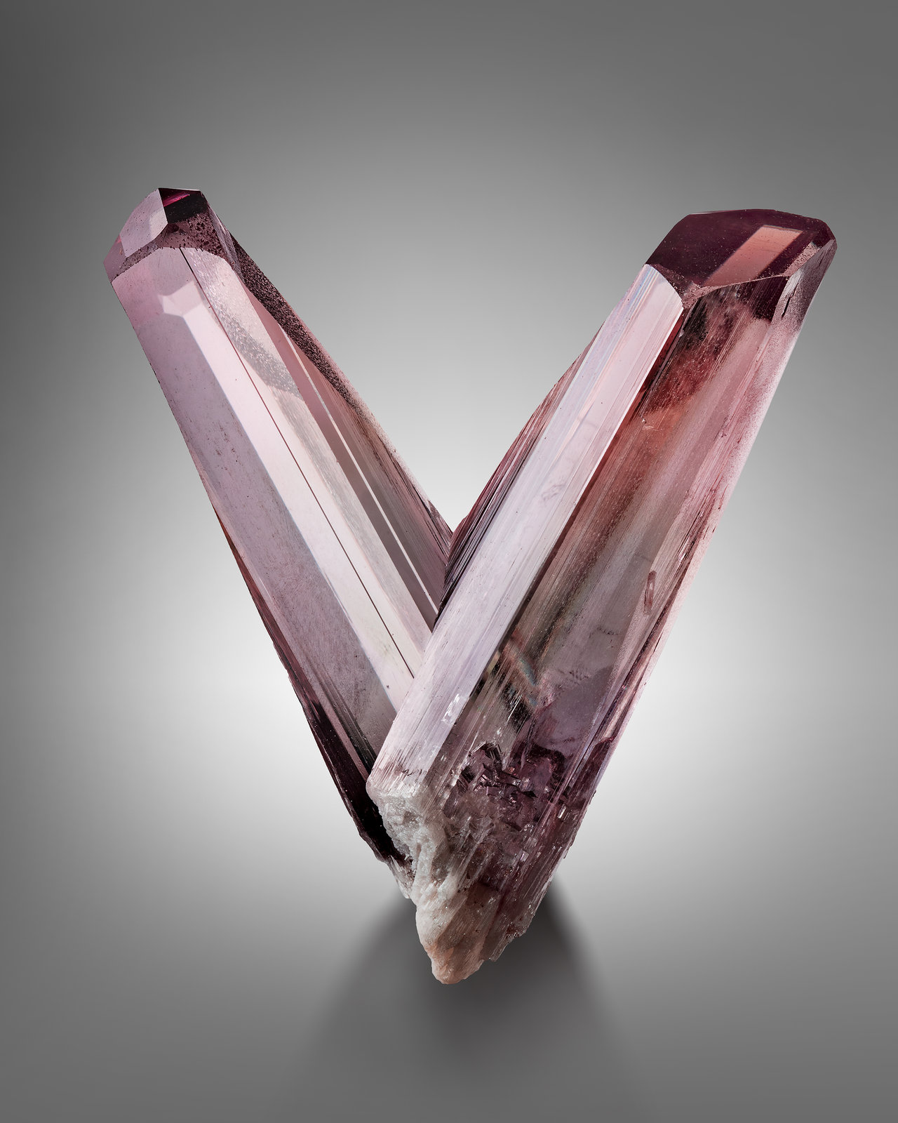 Diásporo
2.5 x 1.5 x 3 cm / cristal principal: 2.8 cm
(Autor: Museo MIM)