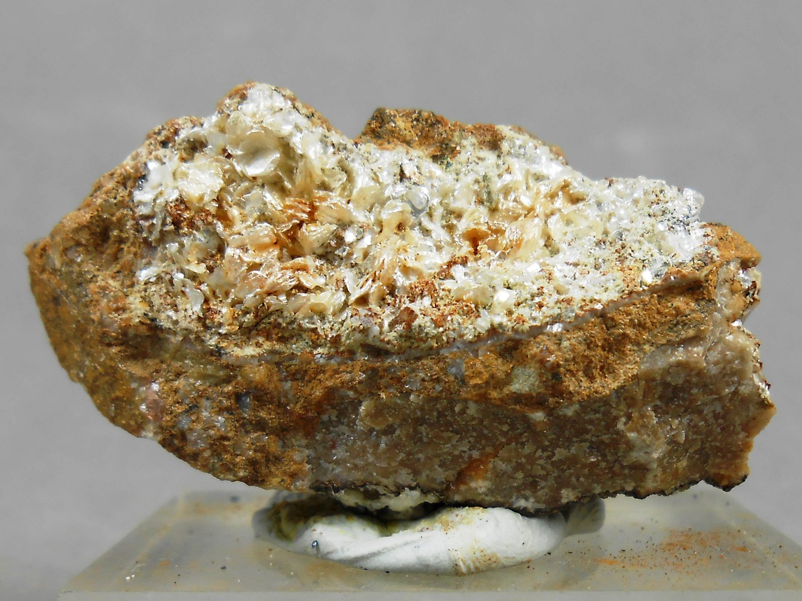 Dickita
35x30 mm.
(Autor: Juan Espino)