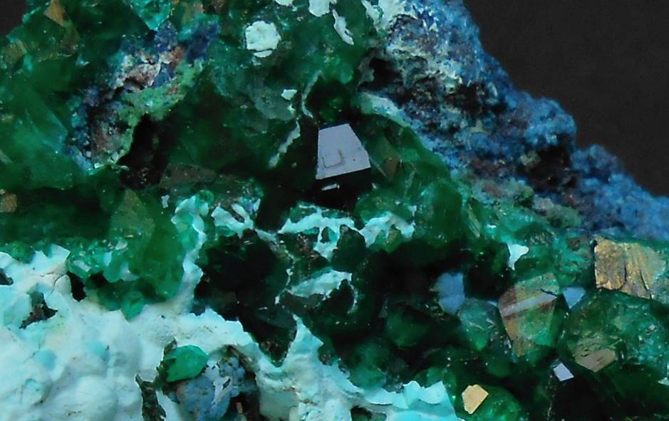 Dioptasa y Shattuckita
5 x 4 x 3,5 cm
(Autor: Antonio Alcaide)
