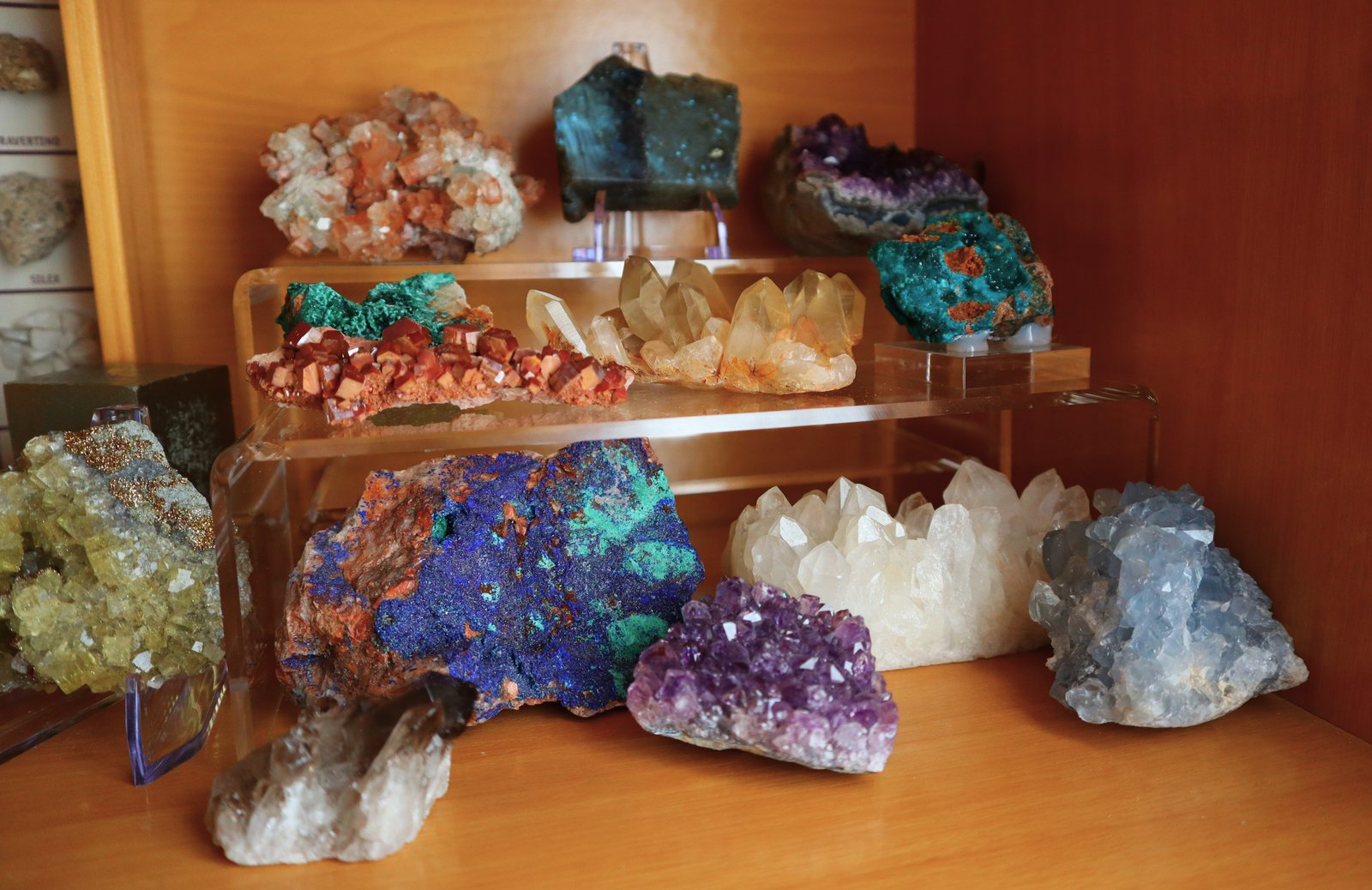 _Aragonito, Labradorita, Amatista, Pirita, Malaquita, Vanadinita, Cuarzo citrino, Diópsido, Fluorita, Cuarzo ahumado, Cuarzo cristal de roca, Azurita, Celestina
(Autor: Marta Lúthien)