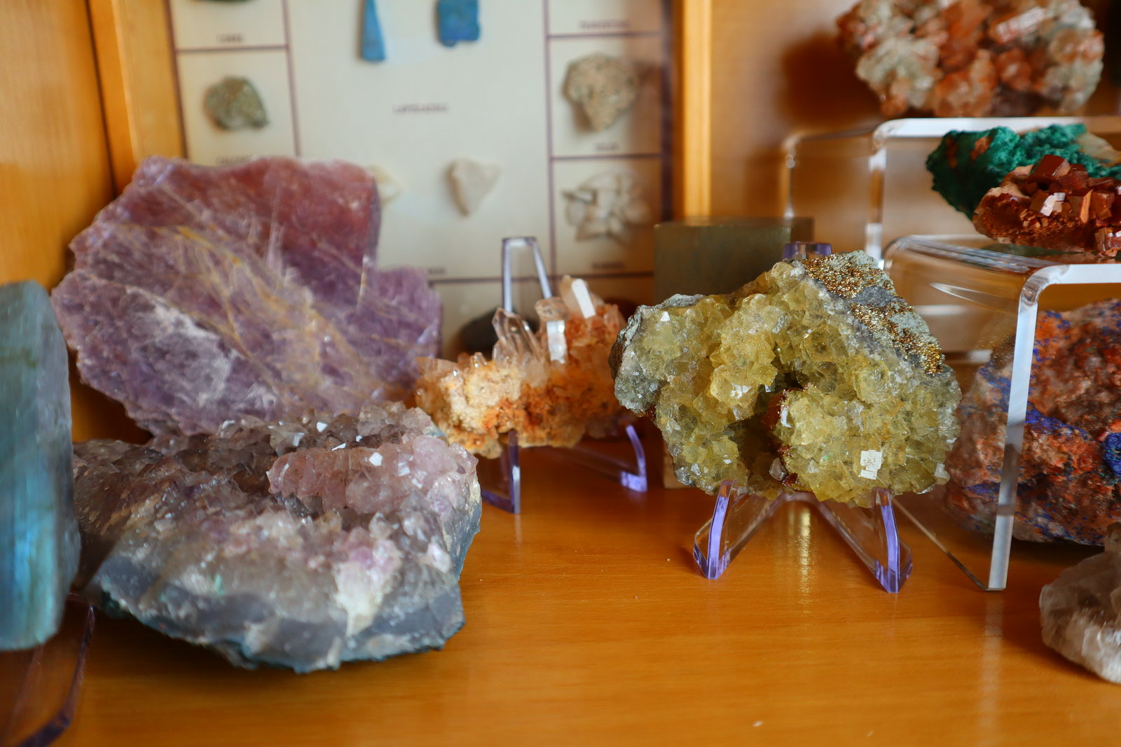 _Fluorita, Cuarzo (variedad cristal de roca), Lepidolita, Pirita, Amatista
(Autor: Marta Lúthien)