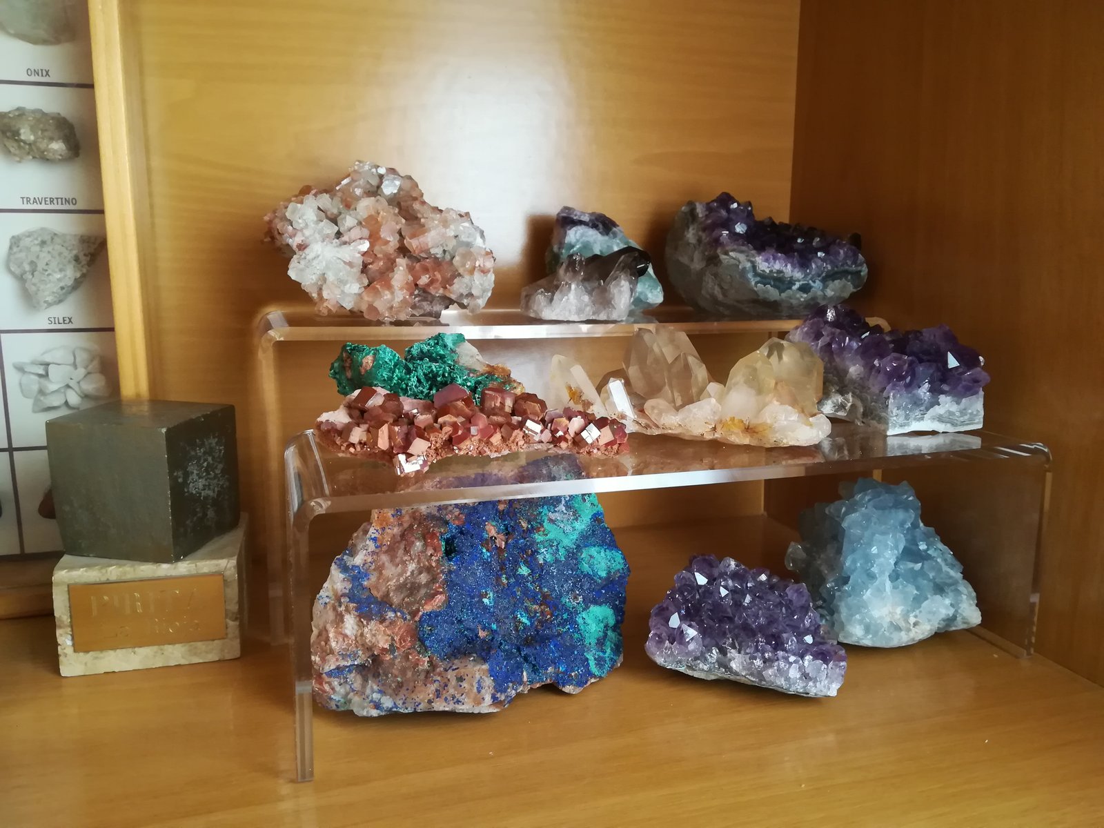 _Aragonito, Amatista, Cuarzo citrino, Fluorita, Azurita, Malaquita, Celestina, Pirita, Cuarzo ahumado, Vanadinita
(Autor: Marta Lúthien)