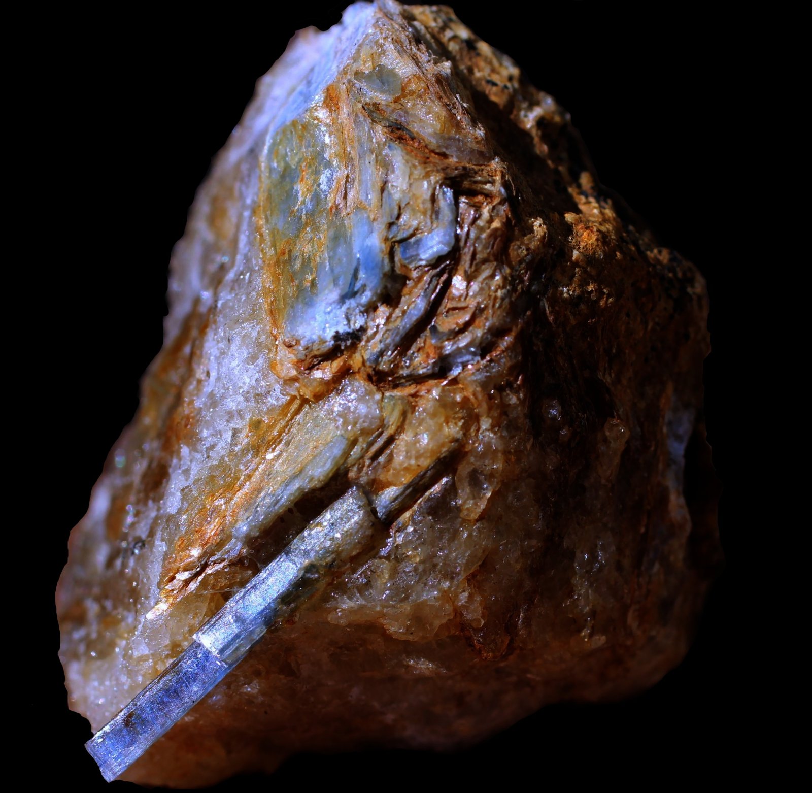 Cianita (distena)
48 x 43 x 54 mm.
(Autor: José Luis Zamora)