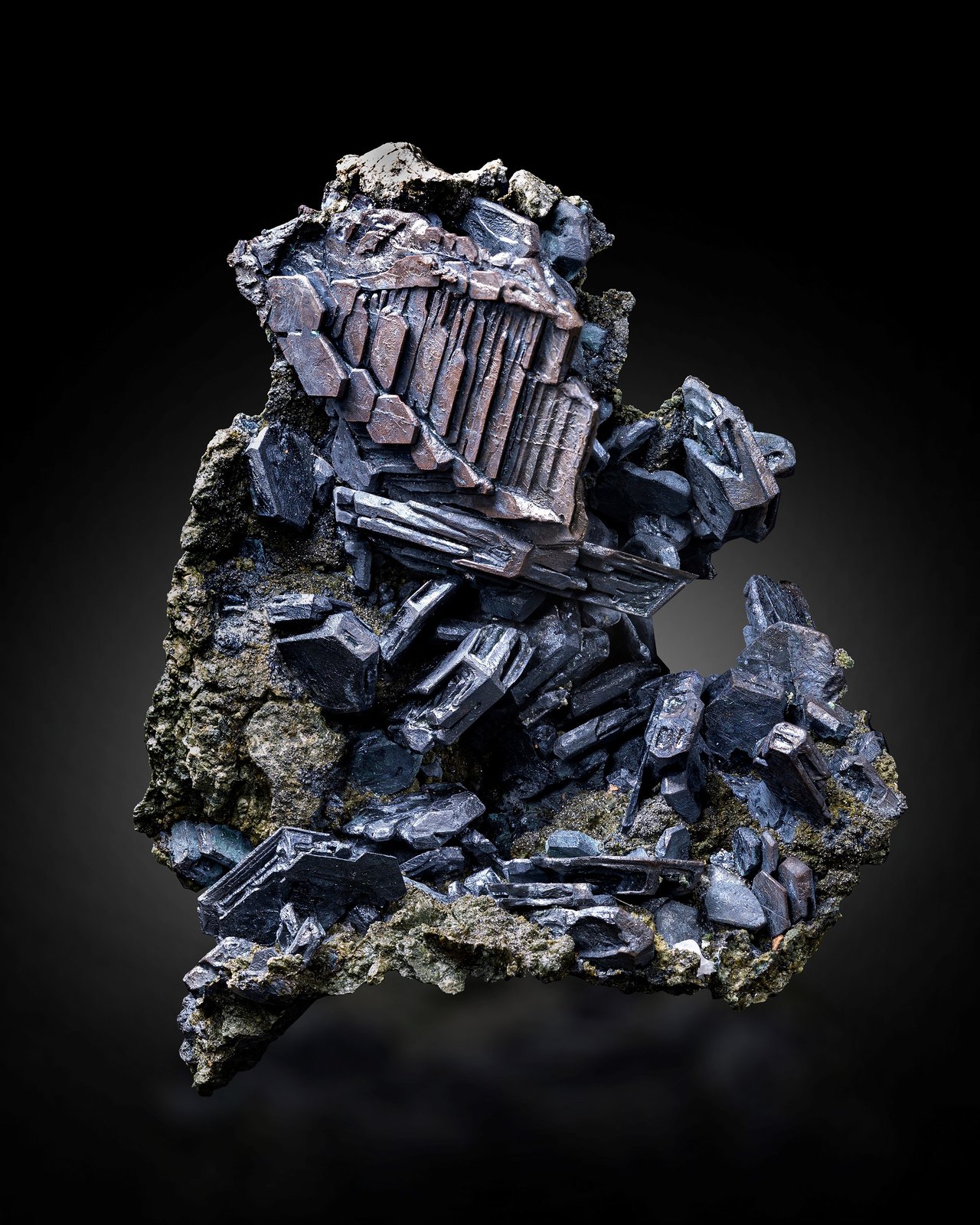 Djurleita-Chalcocita intercrecimiento
9.5 x 10 x 7.5 cm / cristal principal: 4.9 cm
(Autor: Museo MIM)