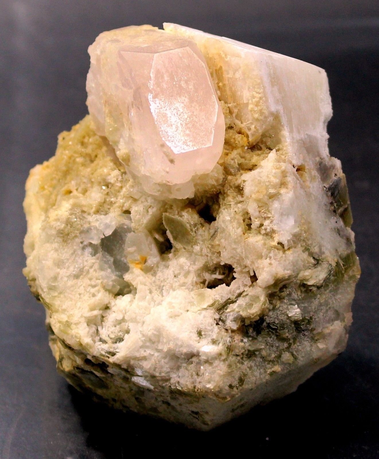 Berilo (variedad morganita)
7.7 x 8.5 x 8.5 cm
(Autor: DavidSG)