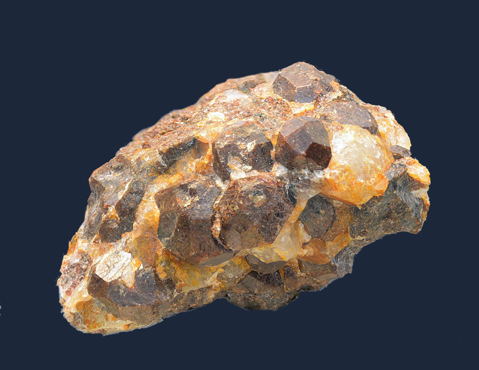 Almandino (Grupo Granate)
40 x 30 mm
(Autor: Antonio Carmona)